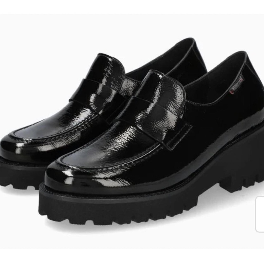 NWT and NIB Mephisto Black Patent Florenza Platform Loafers!